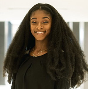 Joelle Everett headshot