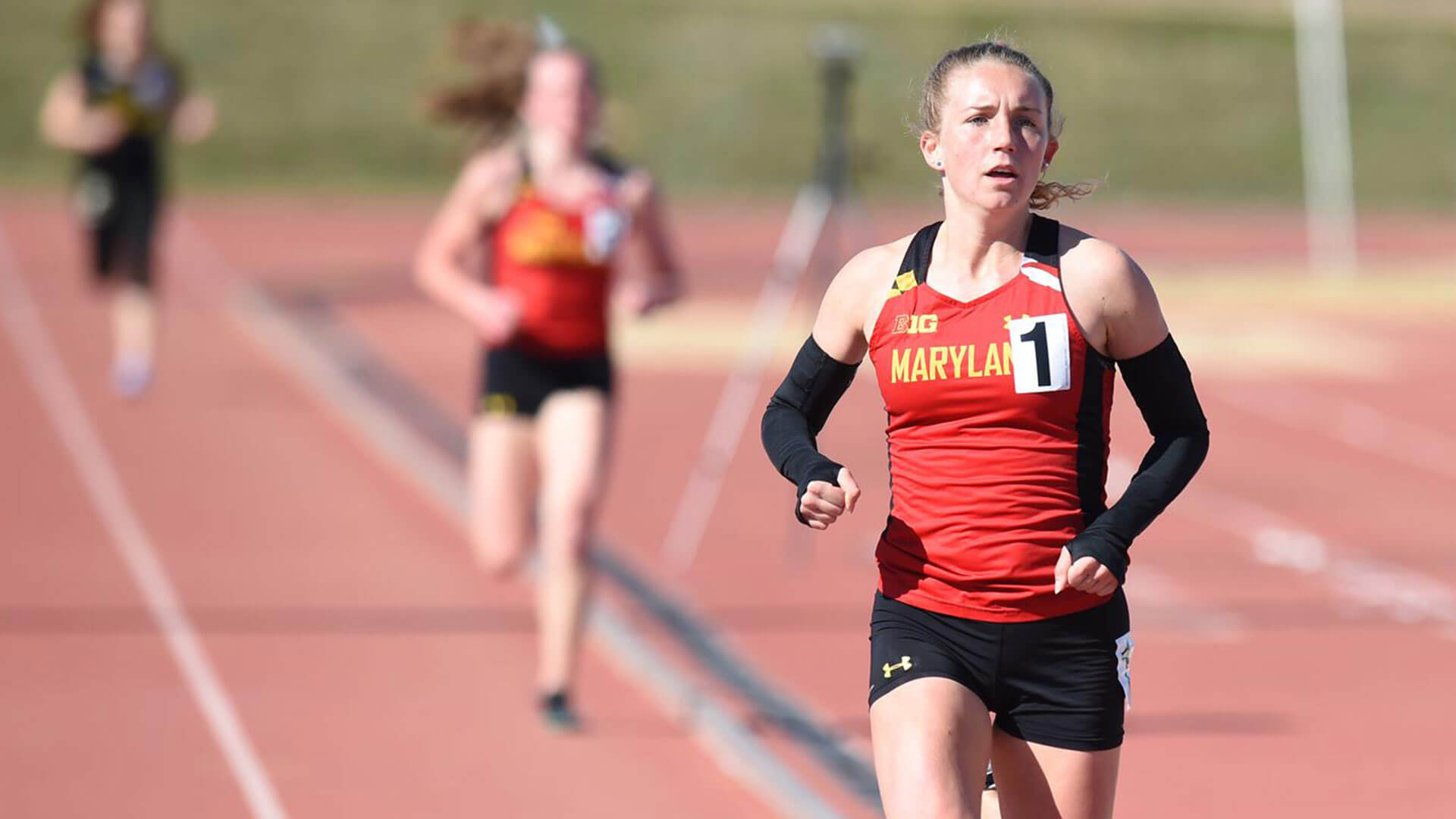 Alexandra Lucki runs race on the track