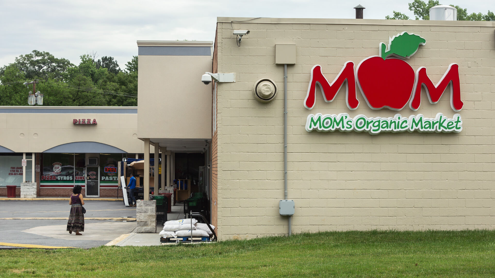 MOM's Organic Market