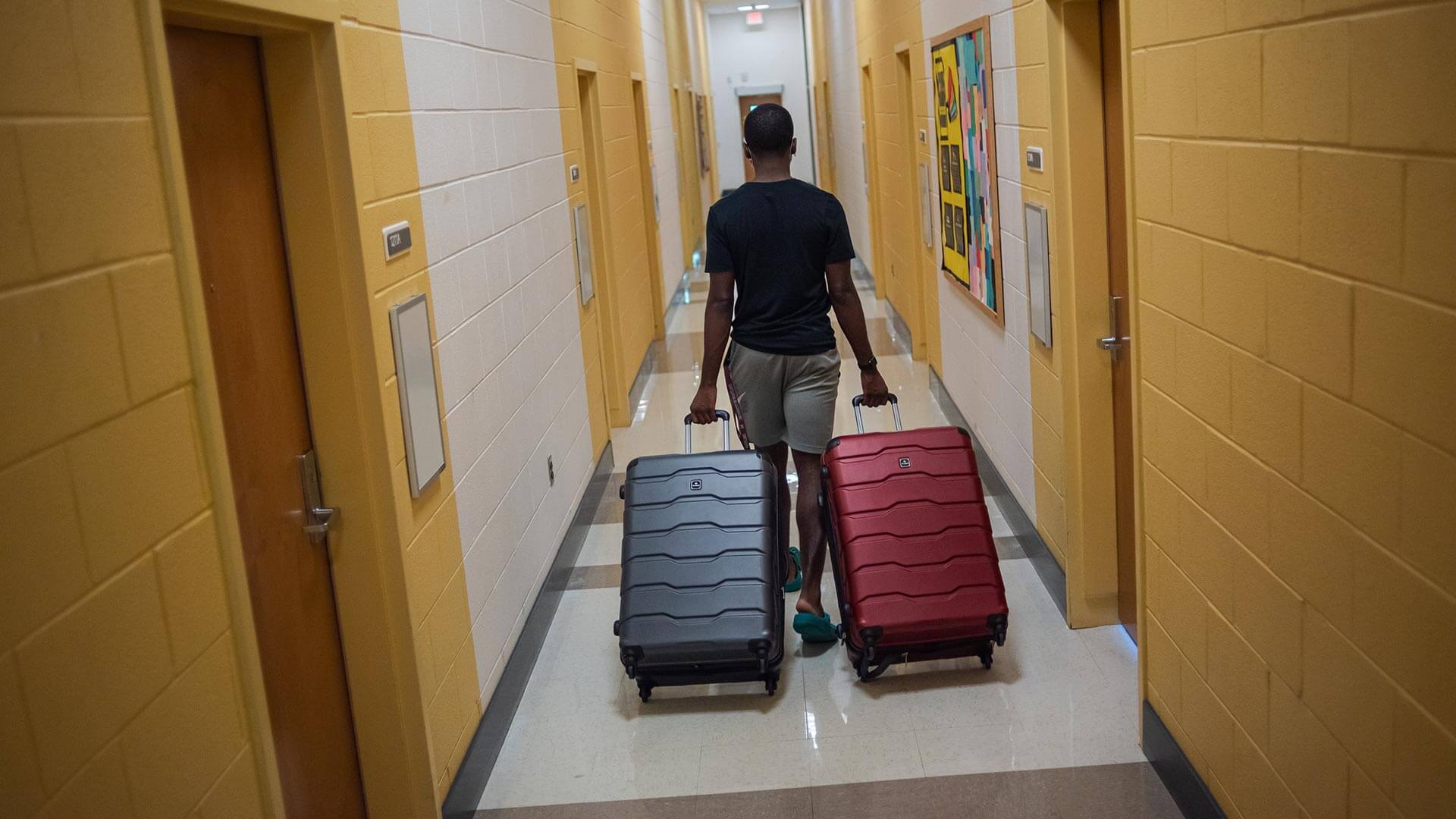 Student moves into residence hall