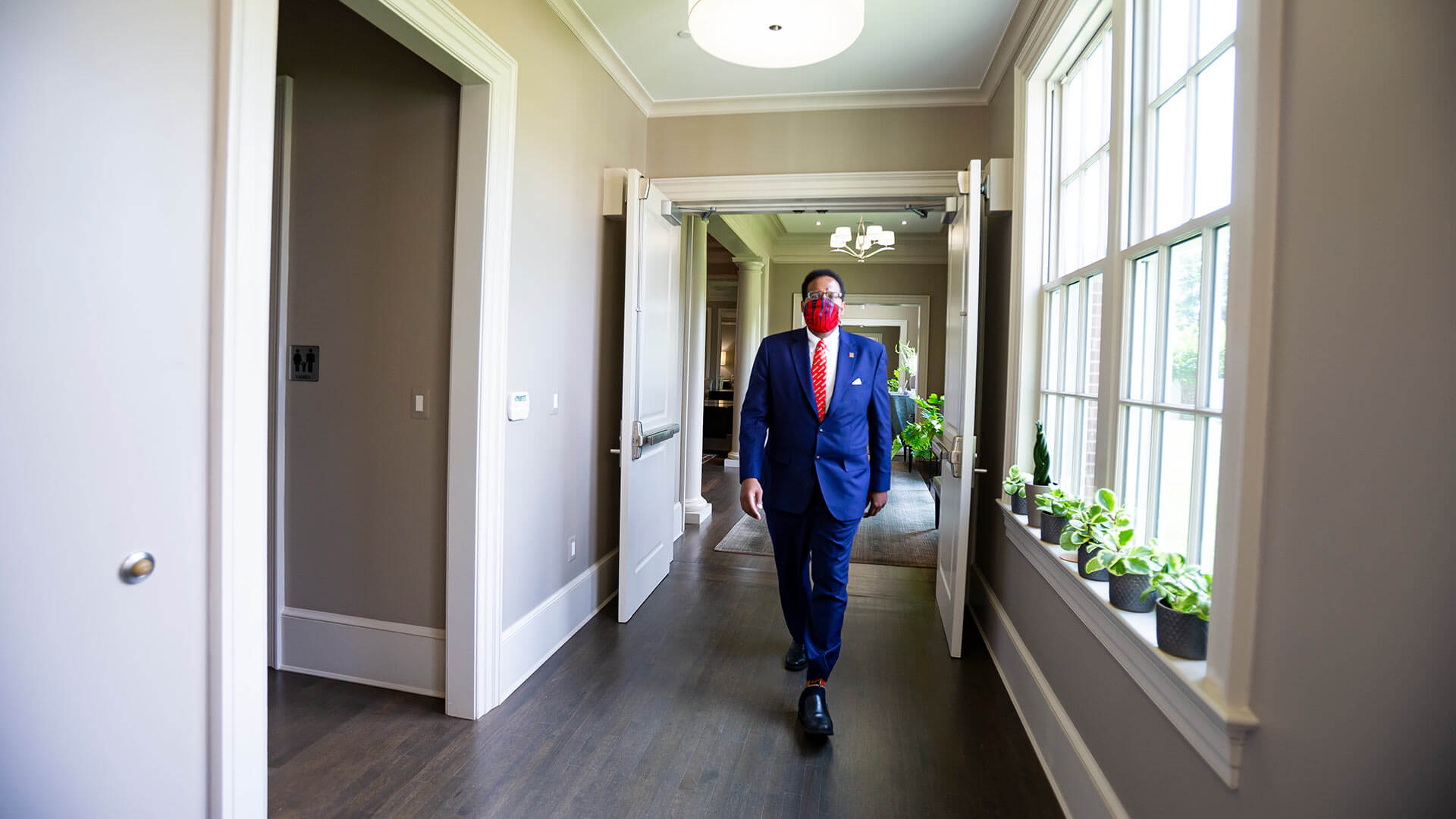 Pines first day walking to cabinet meeting