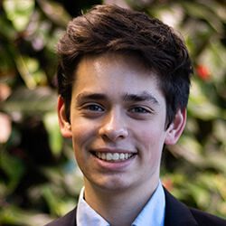 Sasha Kahn headshot