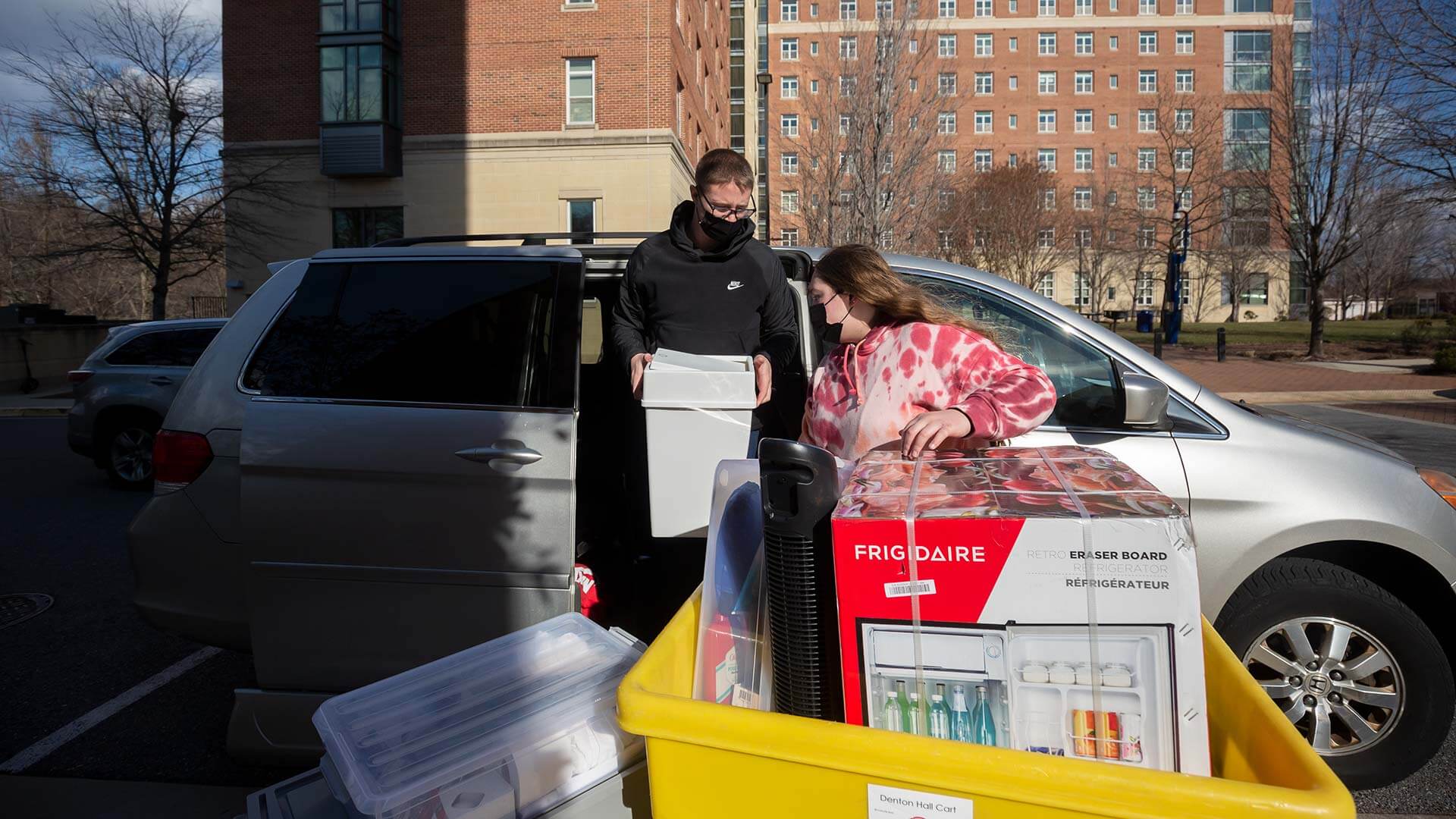 Student and his sister unload their car during move-in