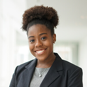 Sydney Sharp headshot